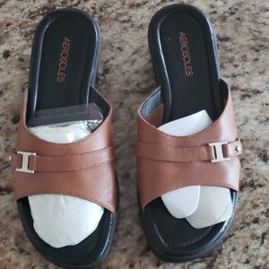 New Aerosoles Chestnut leather wedge slides size 1